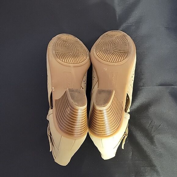 EASY STREET DAKOTA PEEP TOE WOMEN"S ADJUSTABLE BUCKLE SANDALS - Picture 13 of 16